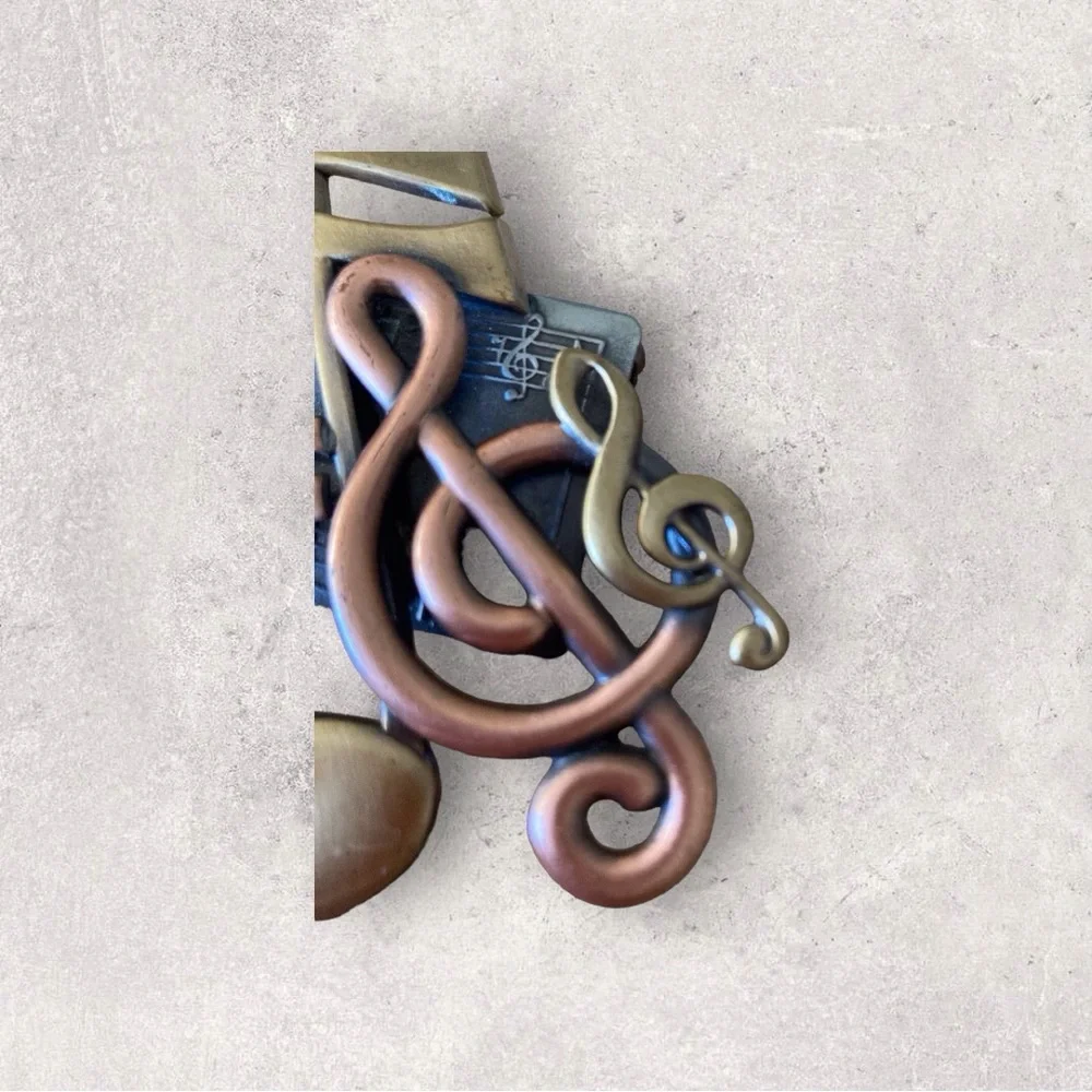 Vintage brooch music
